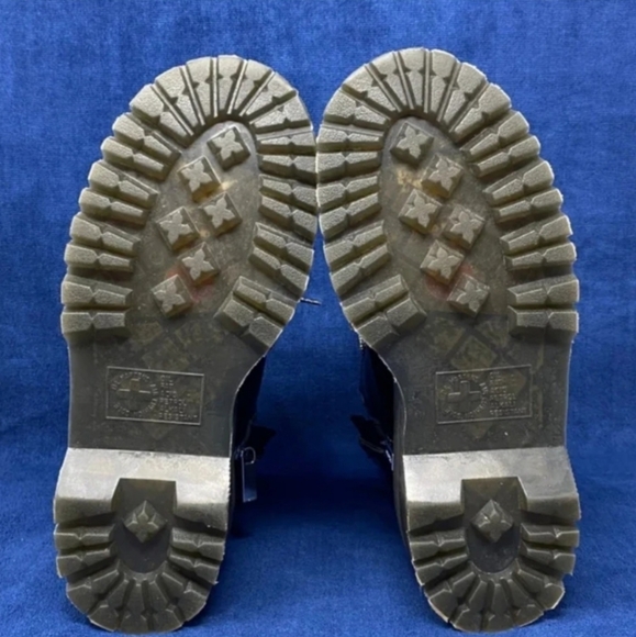 Dr. Martens X Hello Kitty - Picture 11 of 11